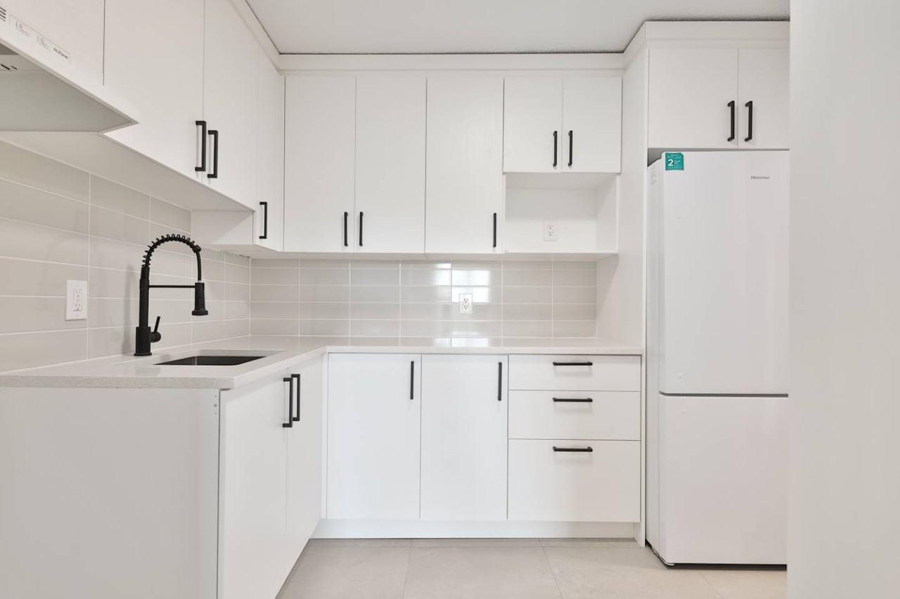 1620 Av Victoria - Photo 3 of 10