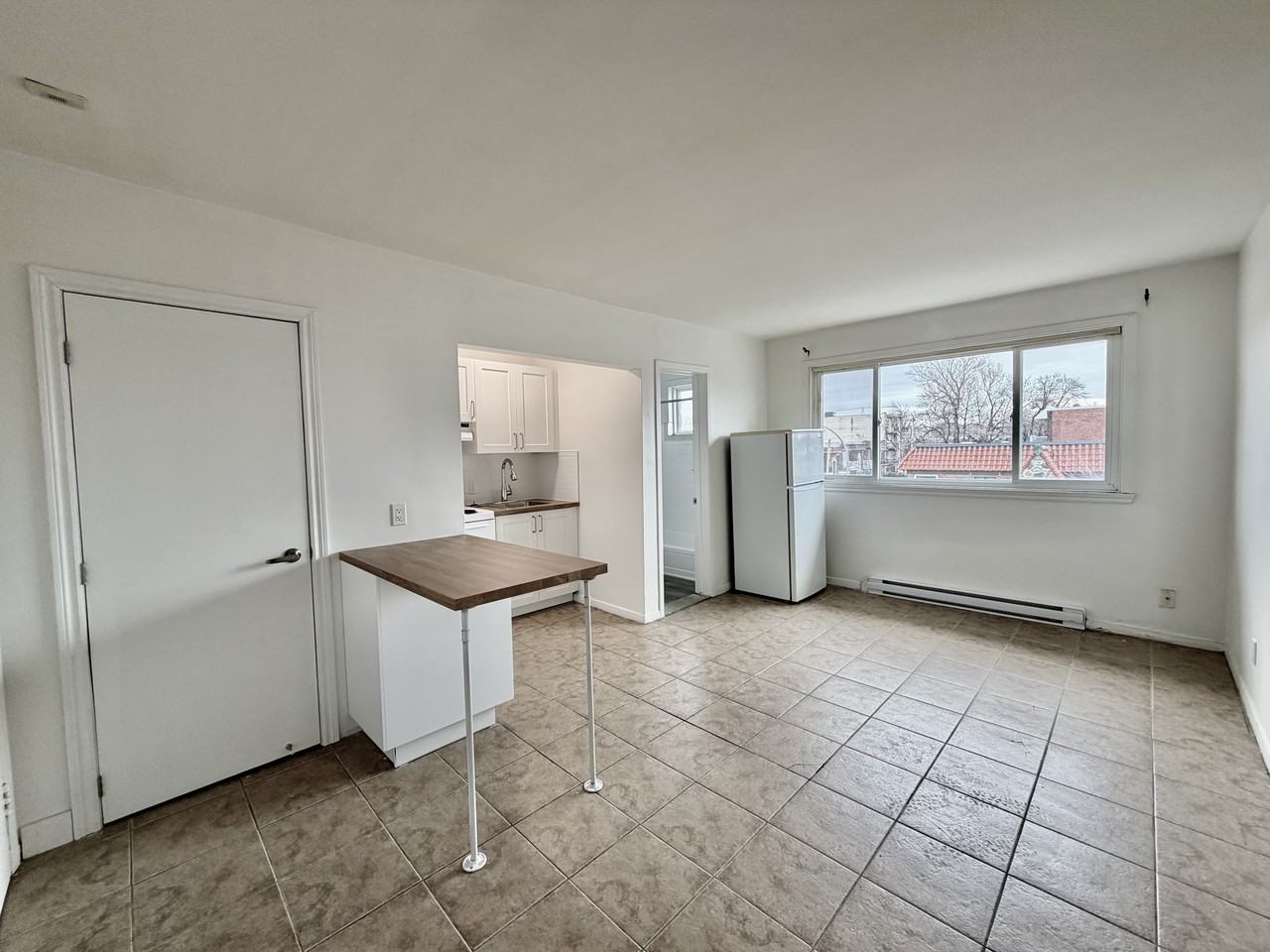 2405 Rue Bélanger - Photo 4 of 14