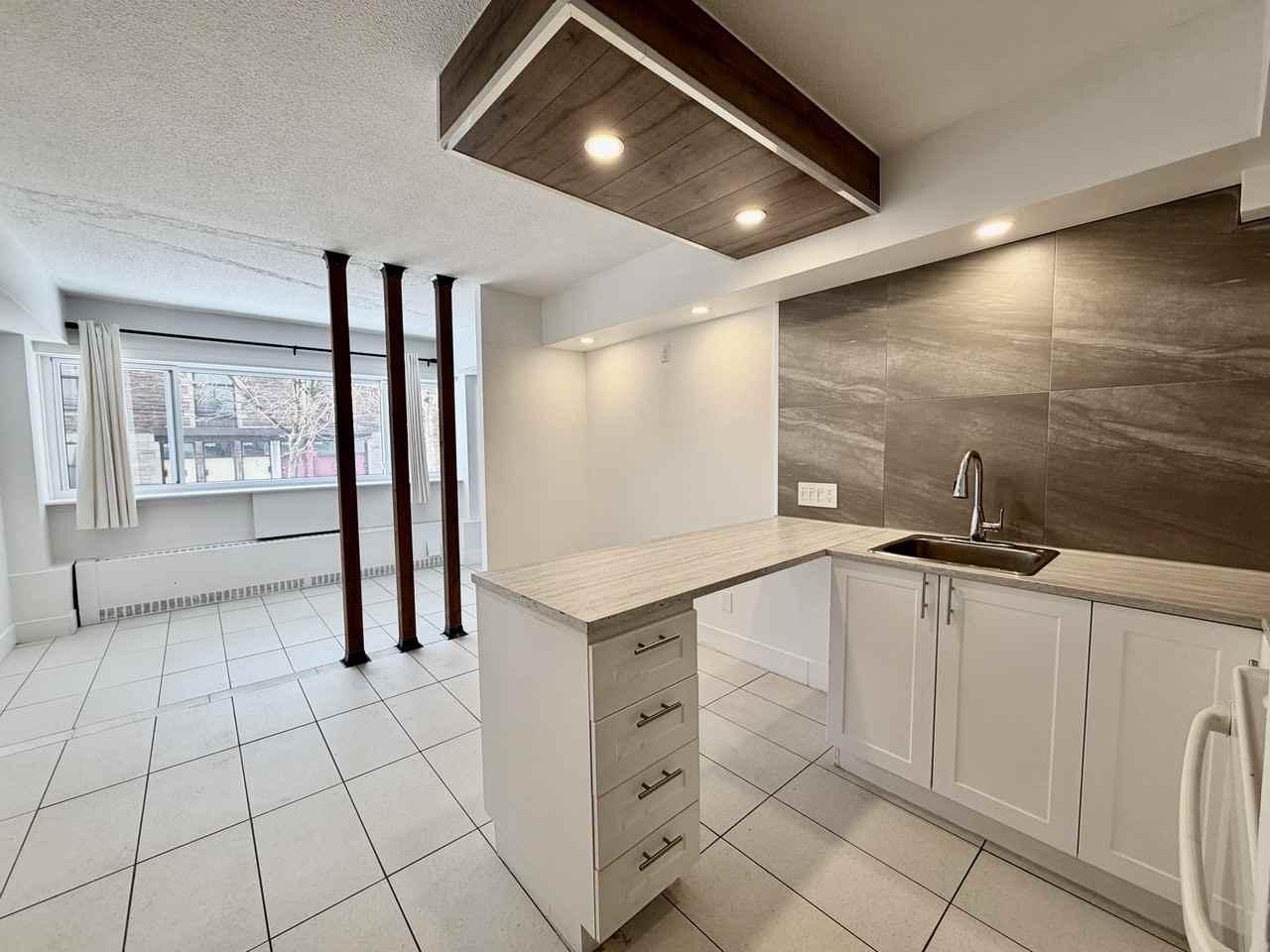 1565 Rue Rachel E - Photo 2 of 5