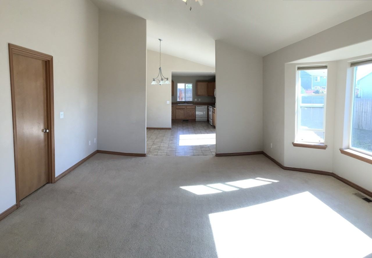 107 W Annie Pl - Photo 2 of 12