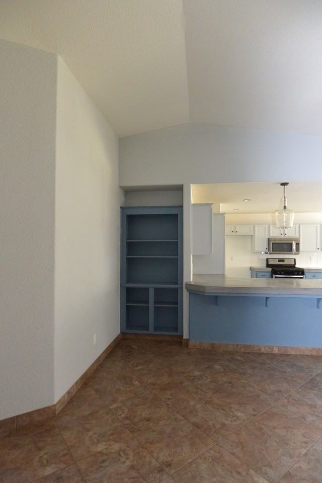1724 S Grand St - Photo 4 of 12