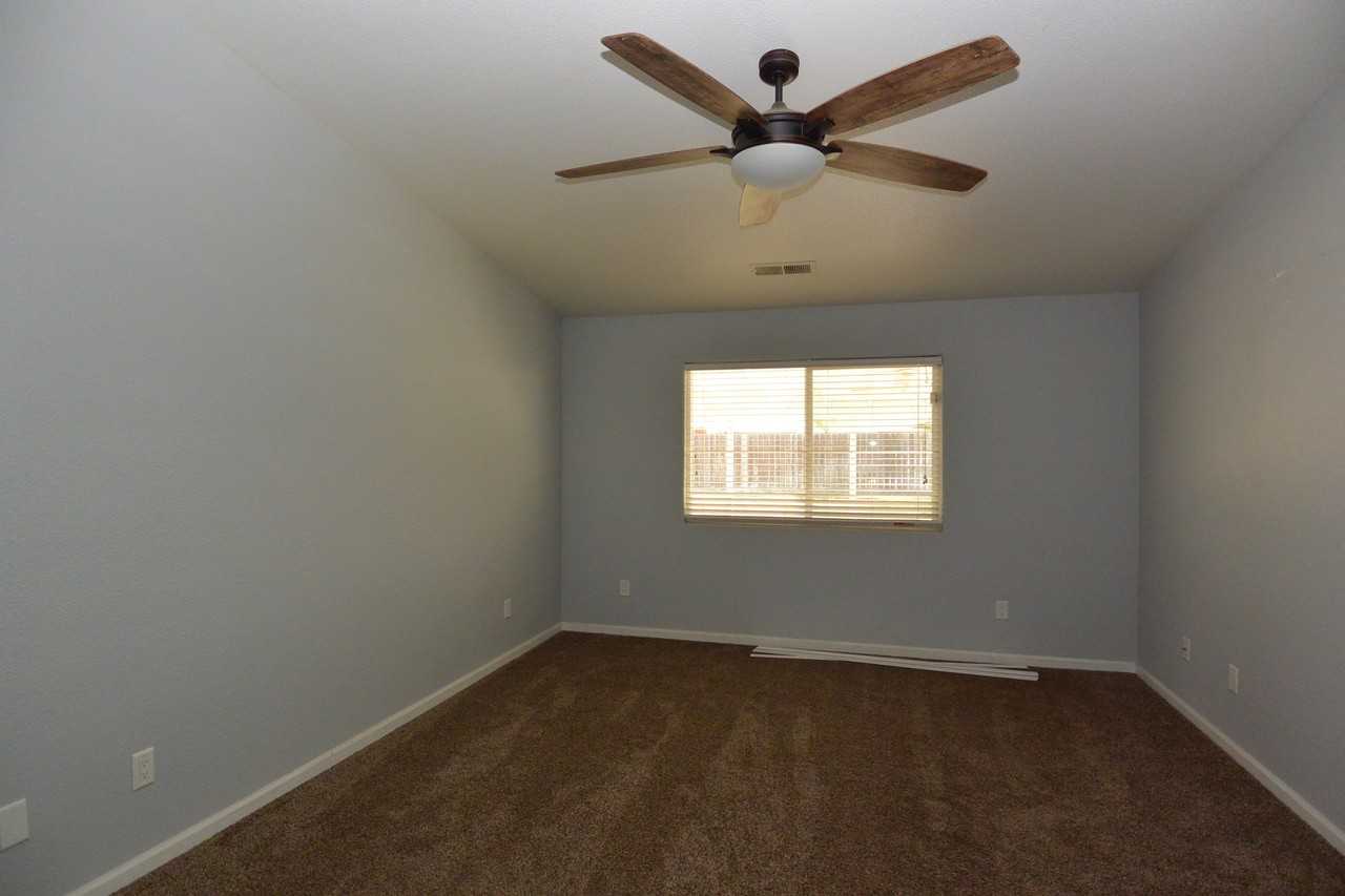 1724 S Grand St - Photo 5 of 12