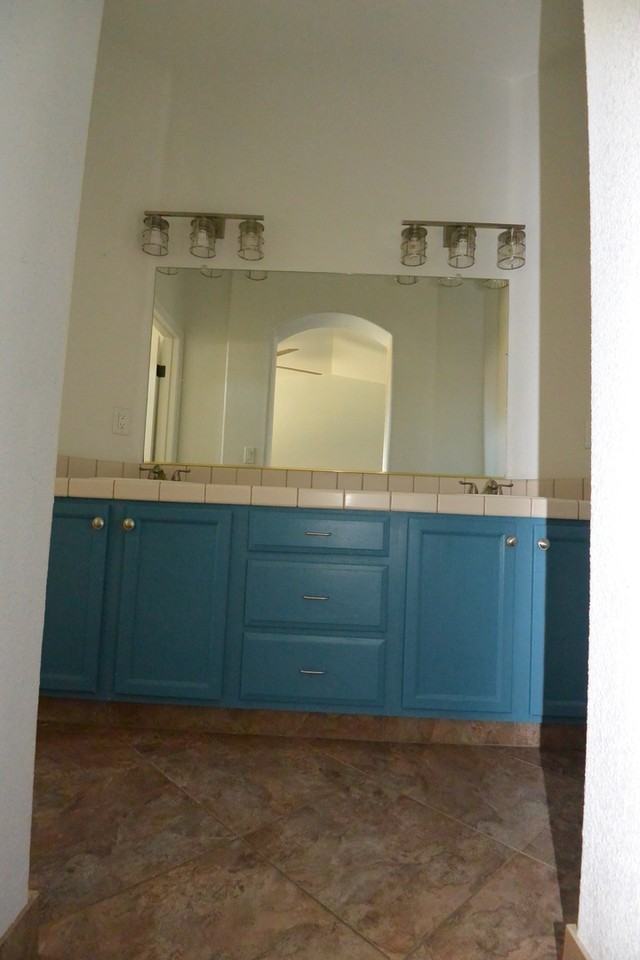 1724 S Grand St - Photo 6 of 12
