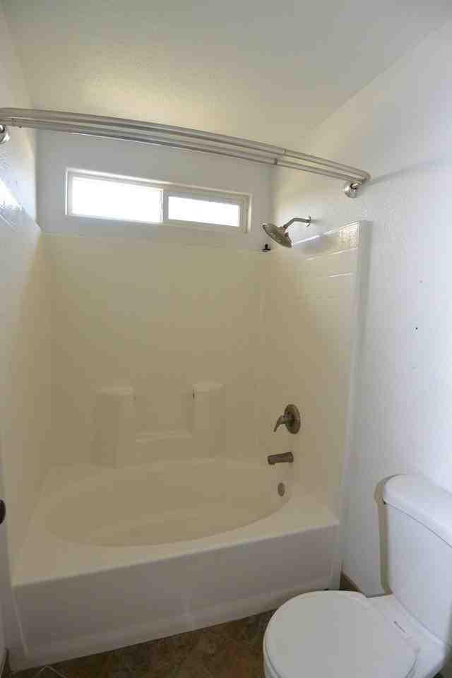 1724 S Grand St - Photo 7 of 12