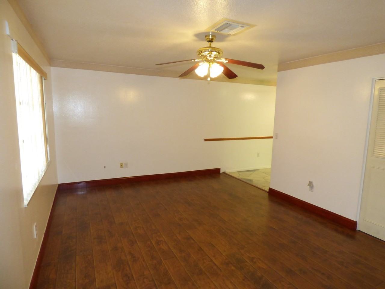 1358 Arrow St - Photo 4 of 28