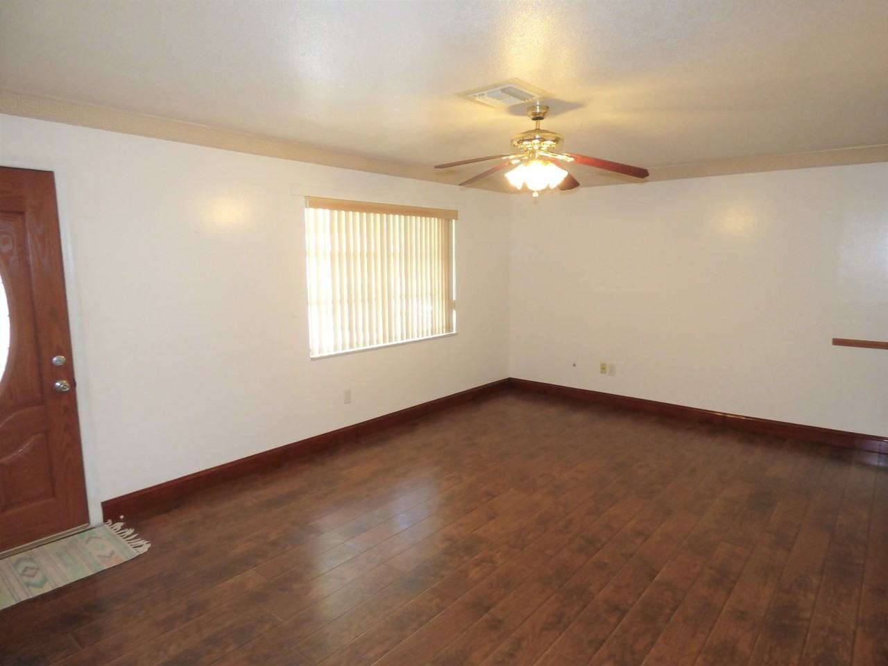 1358 Arrow St - Photo 5 of 28