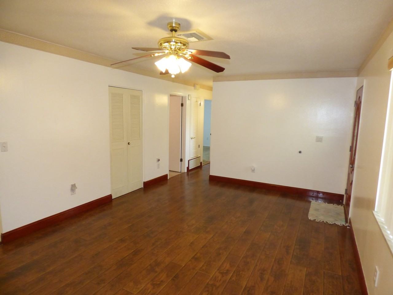1358 Arrow St - Photo 6 of 28