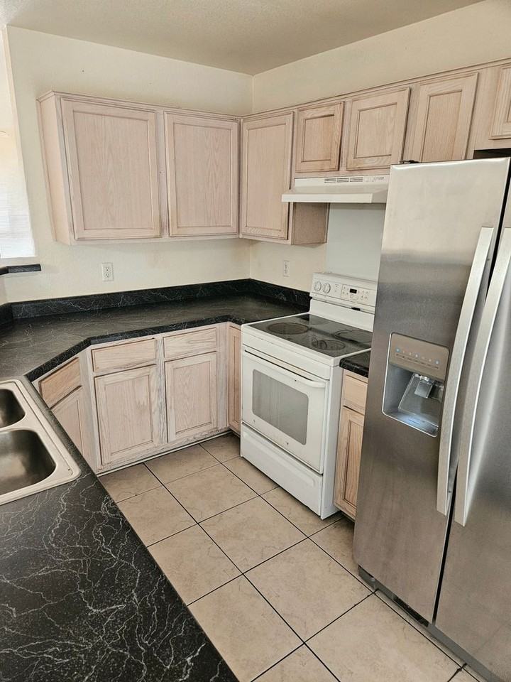 1303 Fox Creek Dr - Photo 3 of 14