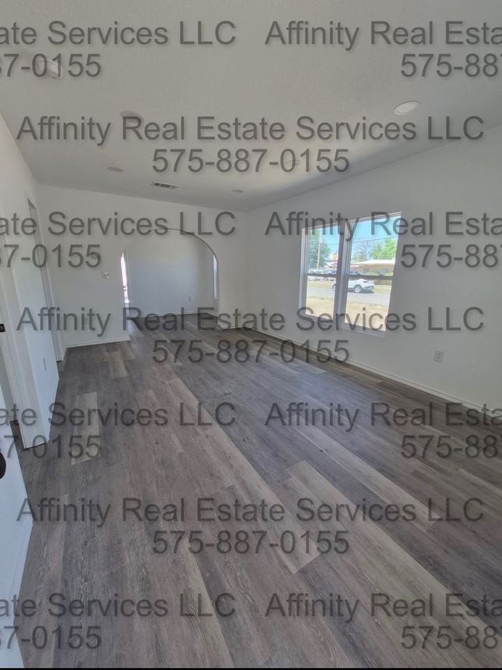 613 N Guadalupe St - Photo 2 of 10