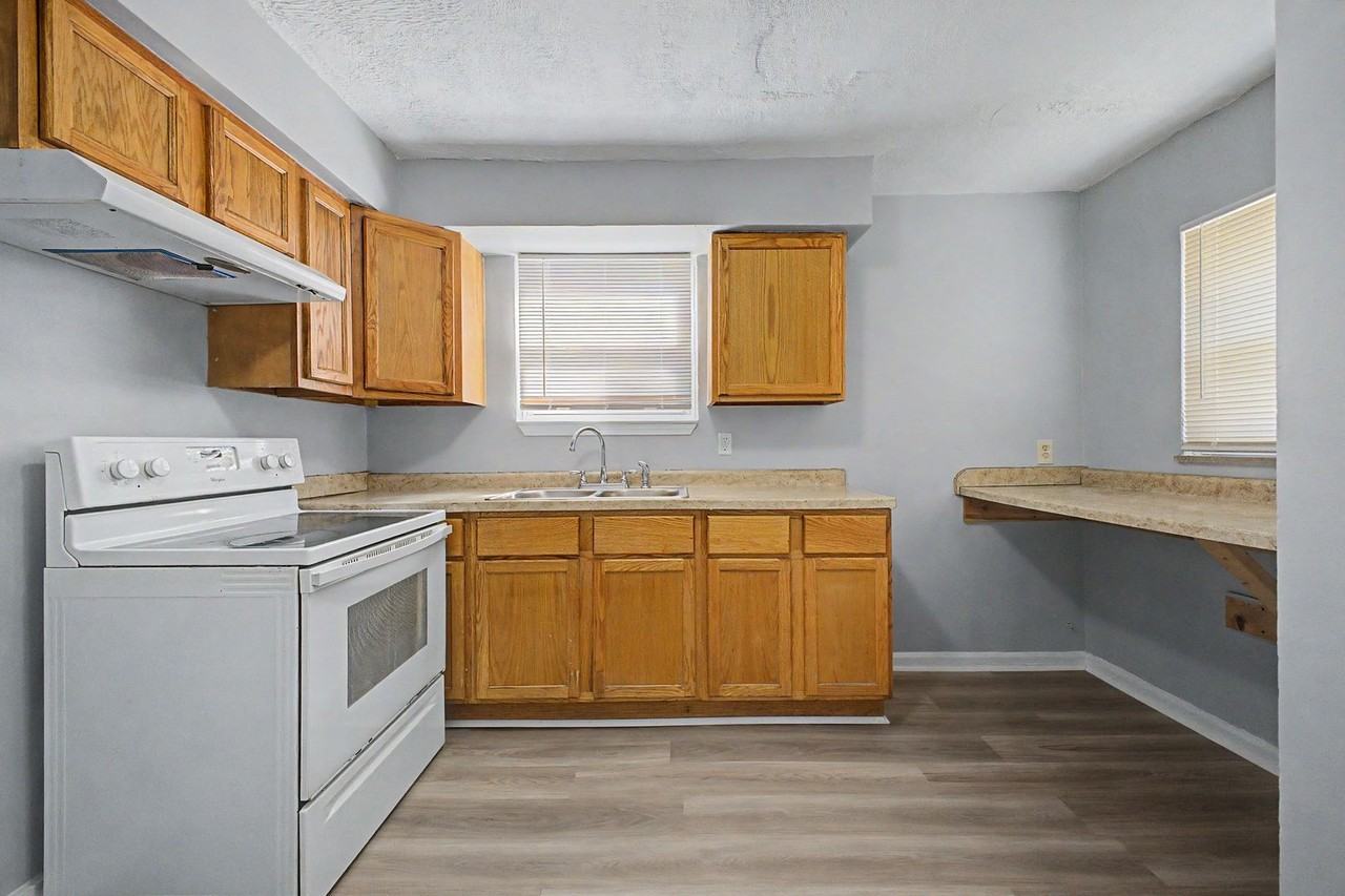 15712 Vaughan St - Photo 2 of 23