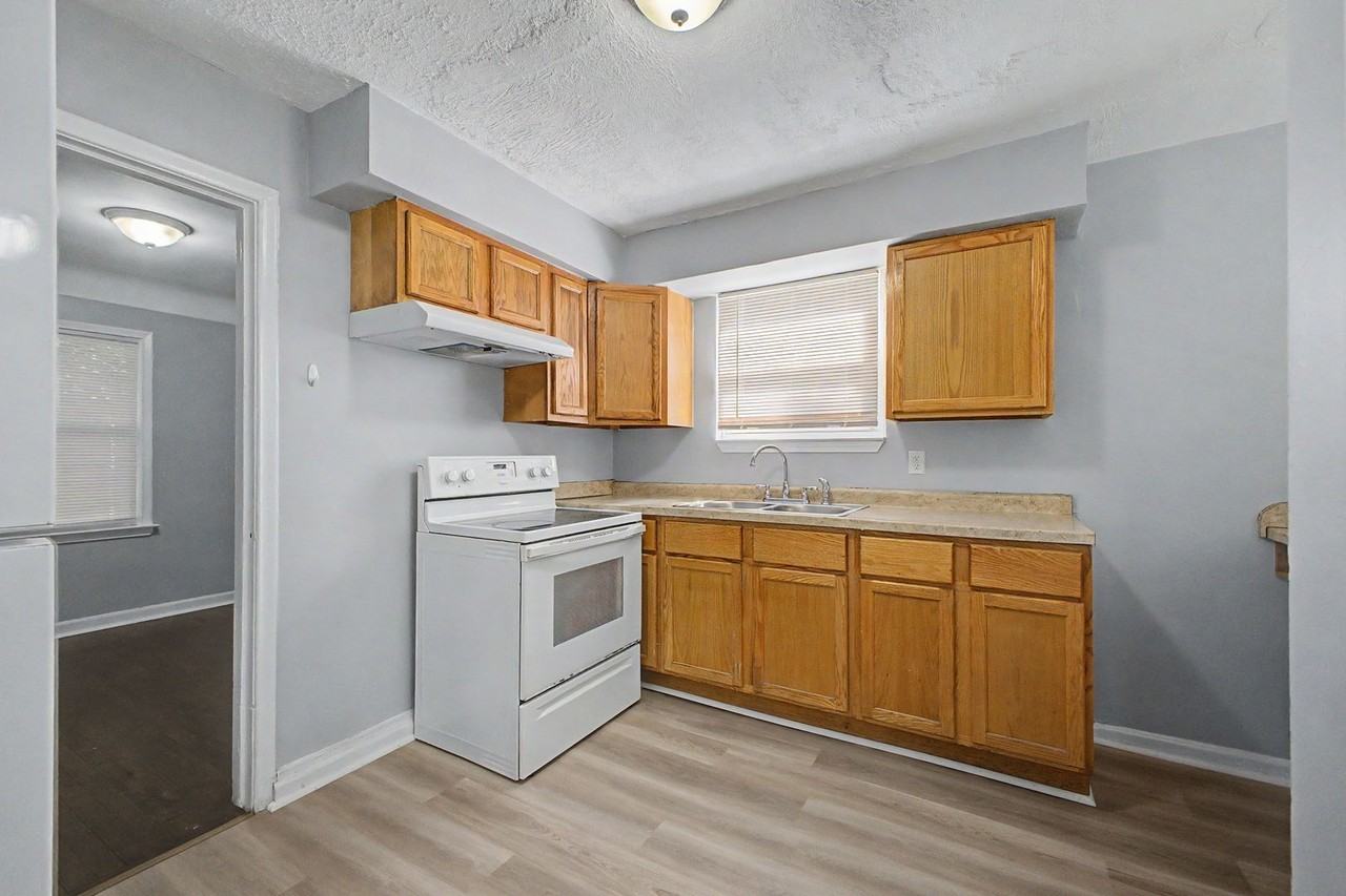 15712 Vaughan St - Photo 3 of 23