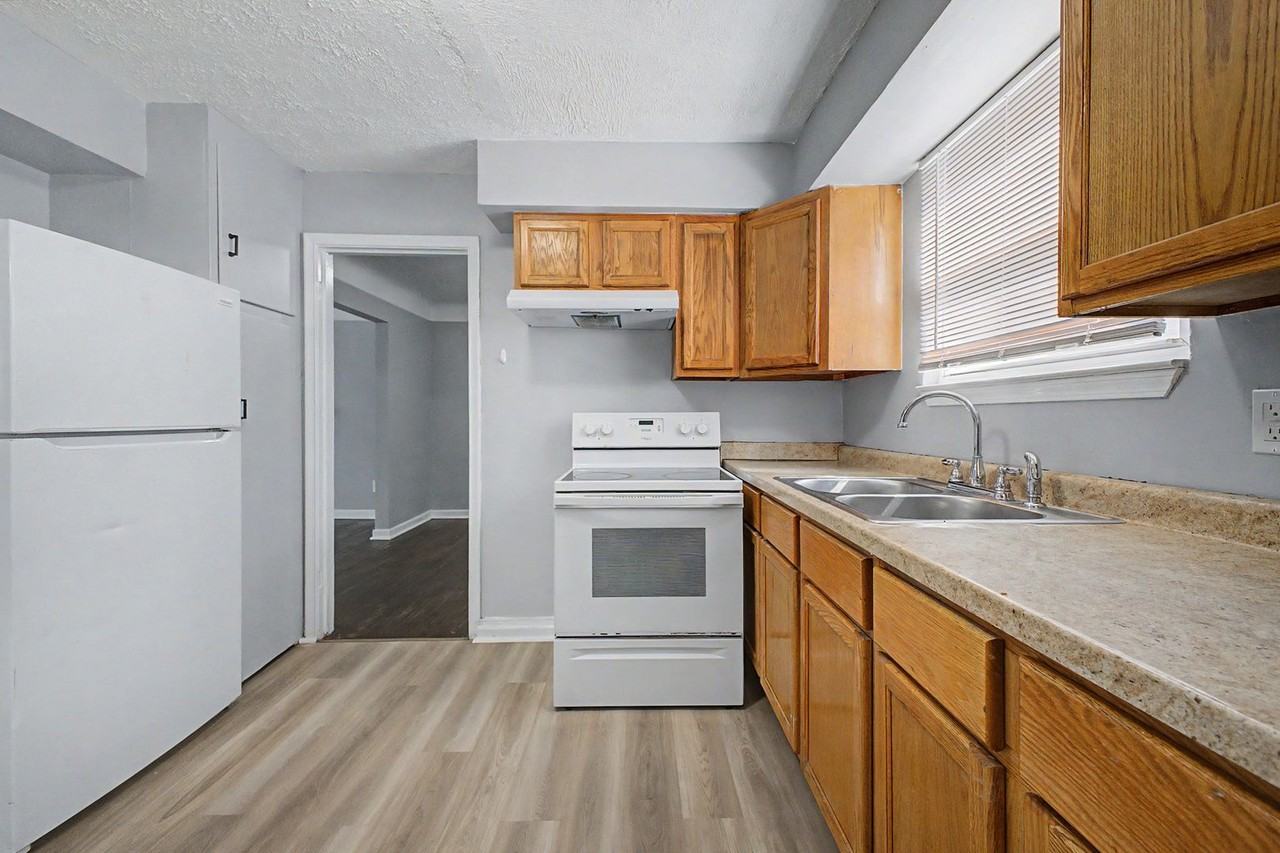 15712 Vaughan St - Photo 4 of 23
