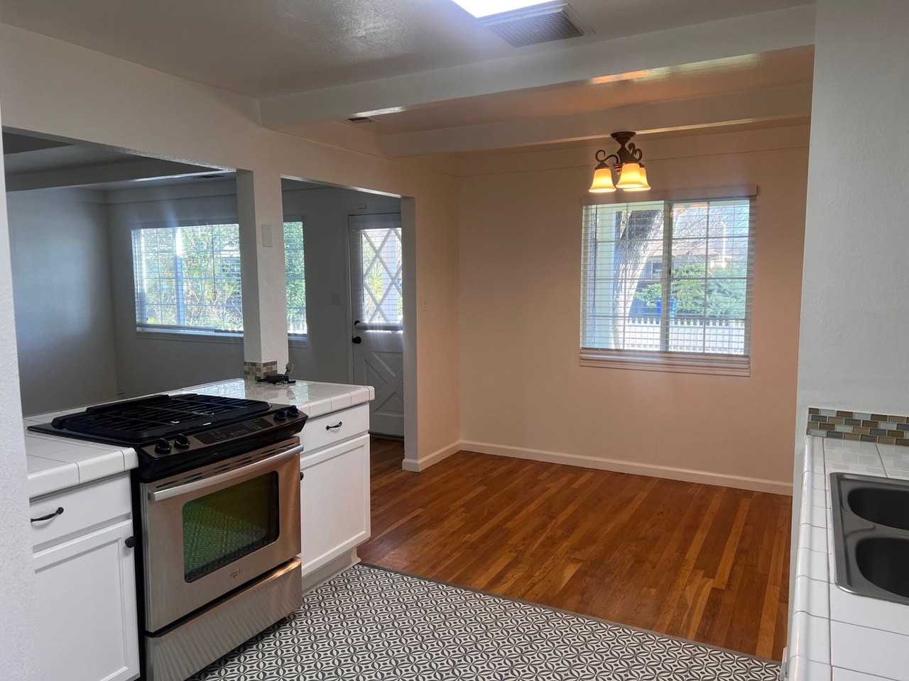 2910 Blue View St - Photo 3 of 18
