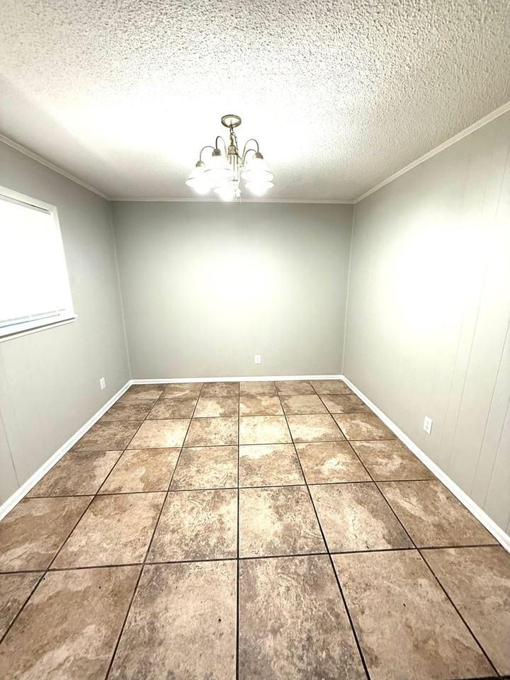 535 Lawndale Ln - Photo 4 of 12