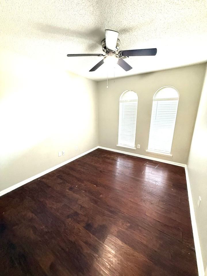 535 Lawndale Ln - Photo 5 of 12
