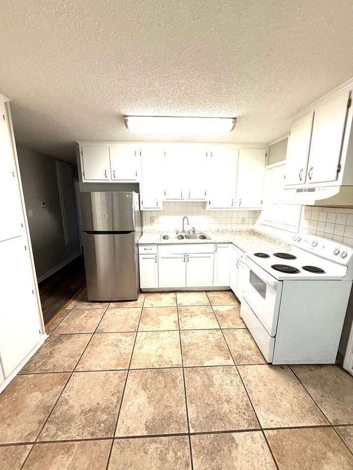 535 Lawndale Ln - Photo 6 of 12