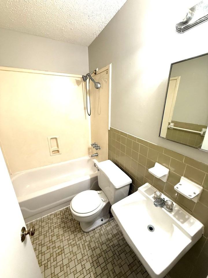 535 Lawndale Ln - Photo 7 of 12