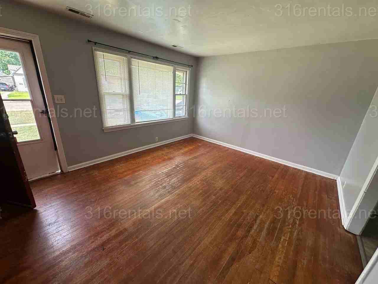 2006 W Irving St - Photo 6 of 10