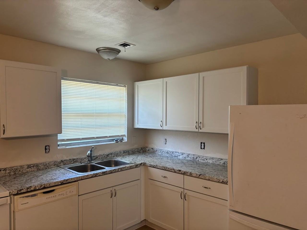 3318 Custer Ct - Photo 4 of 8