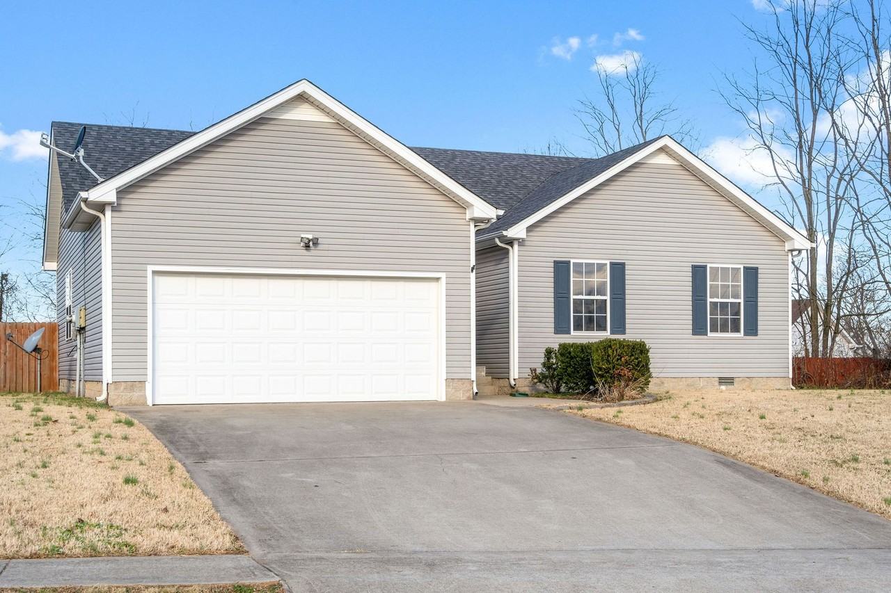 1390 Whitt Ln - Photo 2 of 27