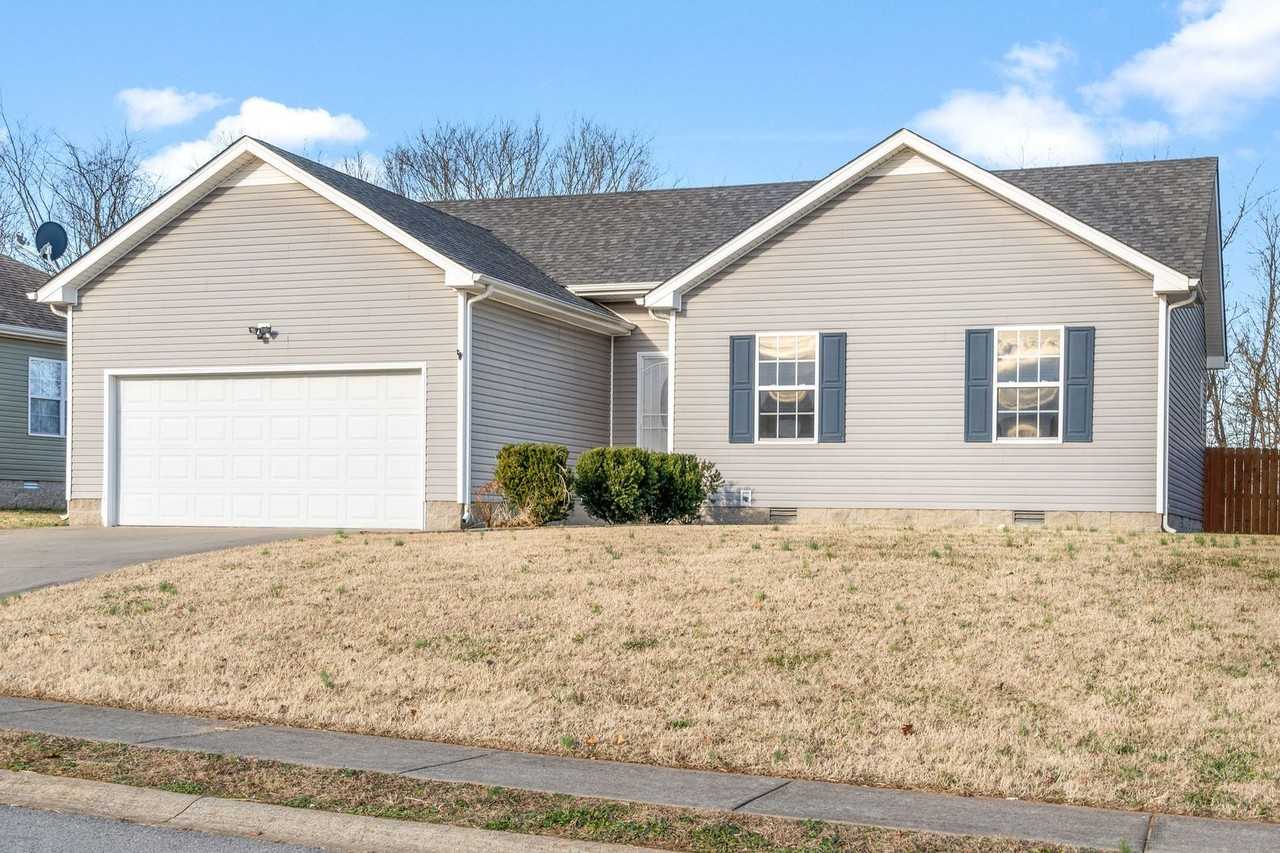1390 Whitt Ln - Photo 3 of 27