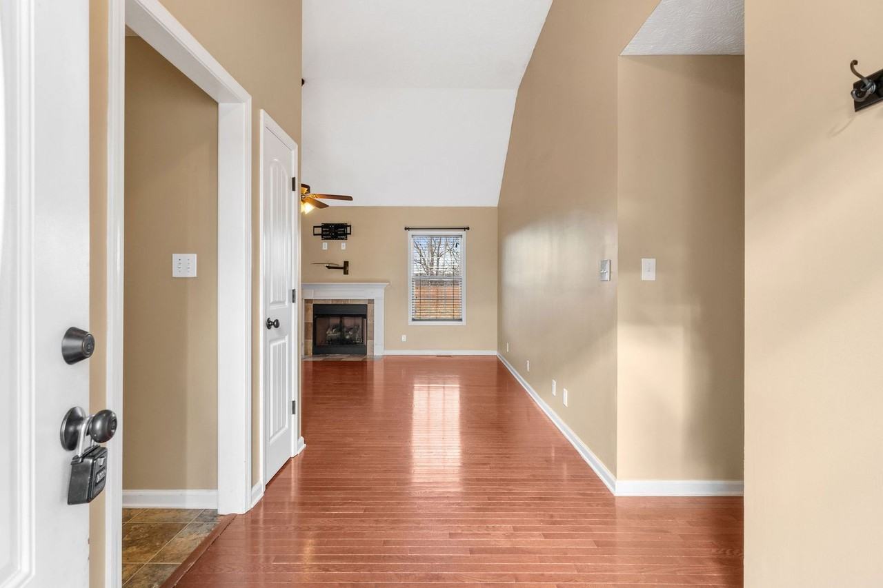 1390 Whitt Ln - Photo 4 of 27