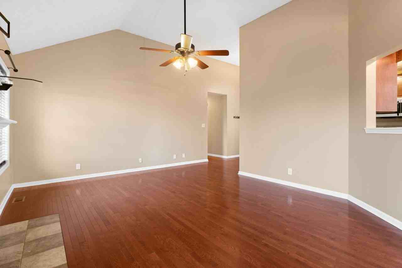 1390 Whitt Ln - Photo 7 of 27