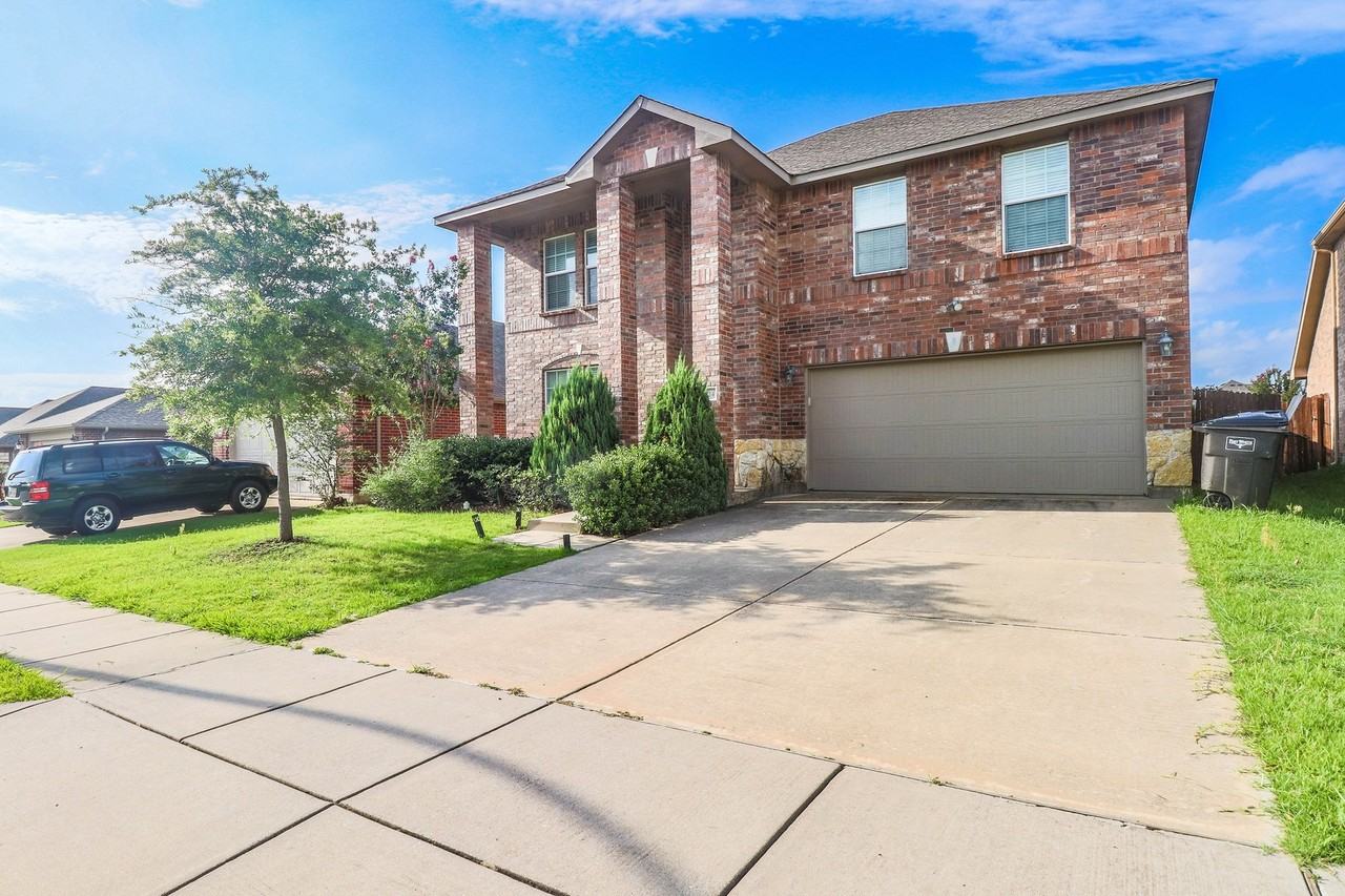 2324 Cavalry Dr - Photo 2 of 22