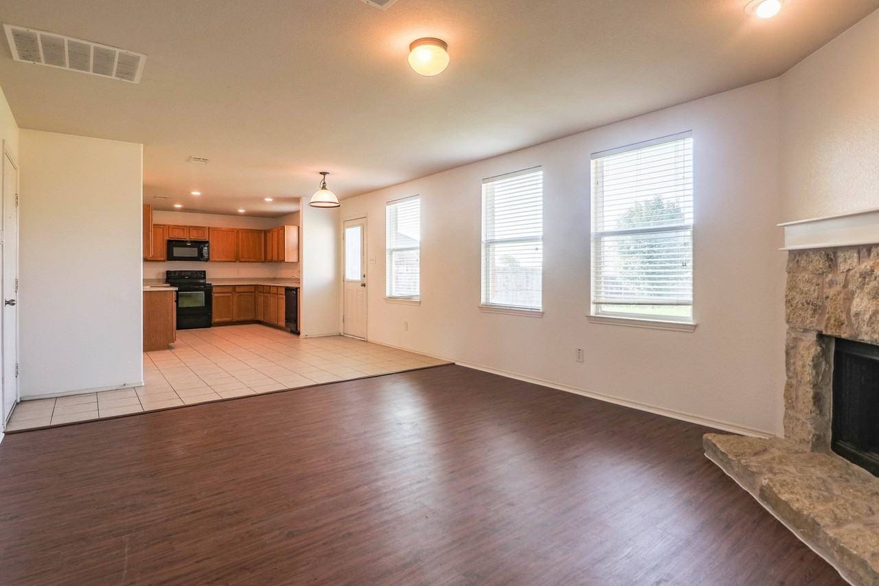 2324 Cavalry Dr - Photo 3 of 22
