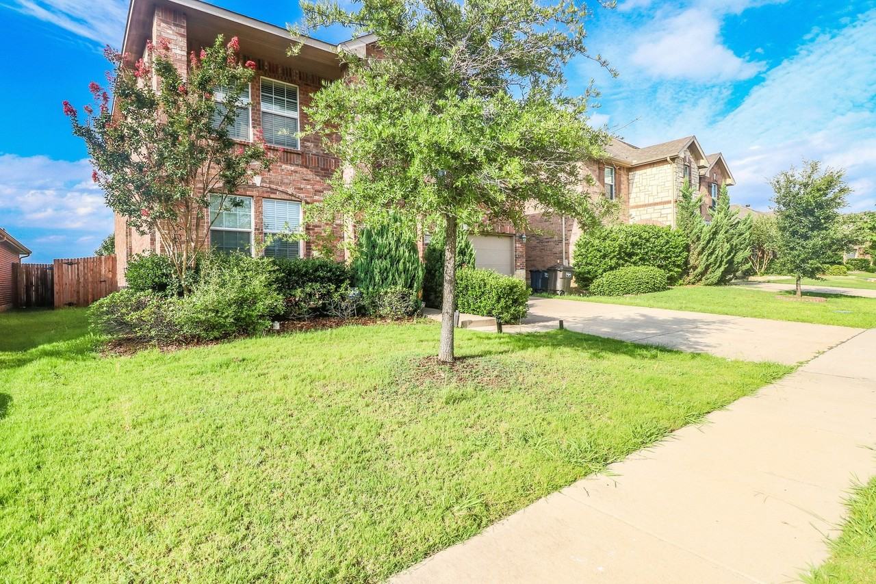 2324 Cavalry Dr - Photo 4 of 22