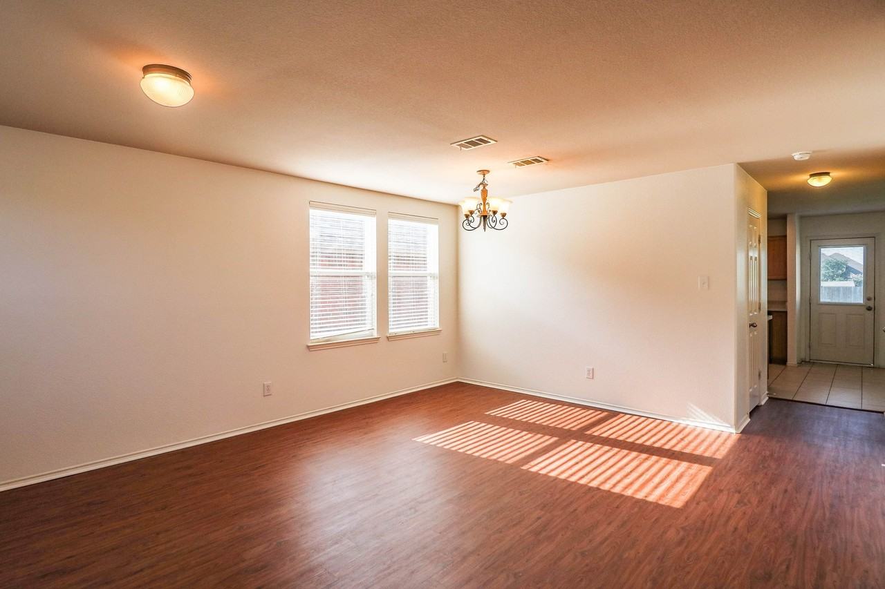 2324 Cavalry Dr - Photo 5 of 22