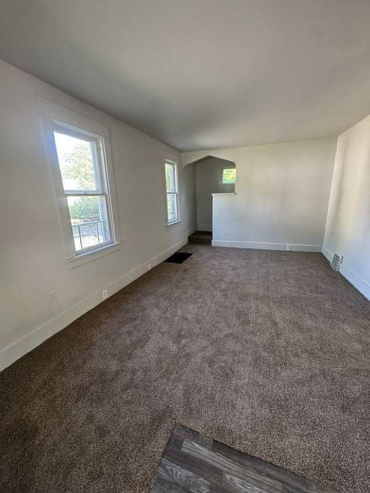 1360 Huestis Ave - Photo 2 of 8