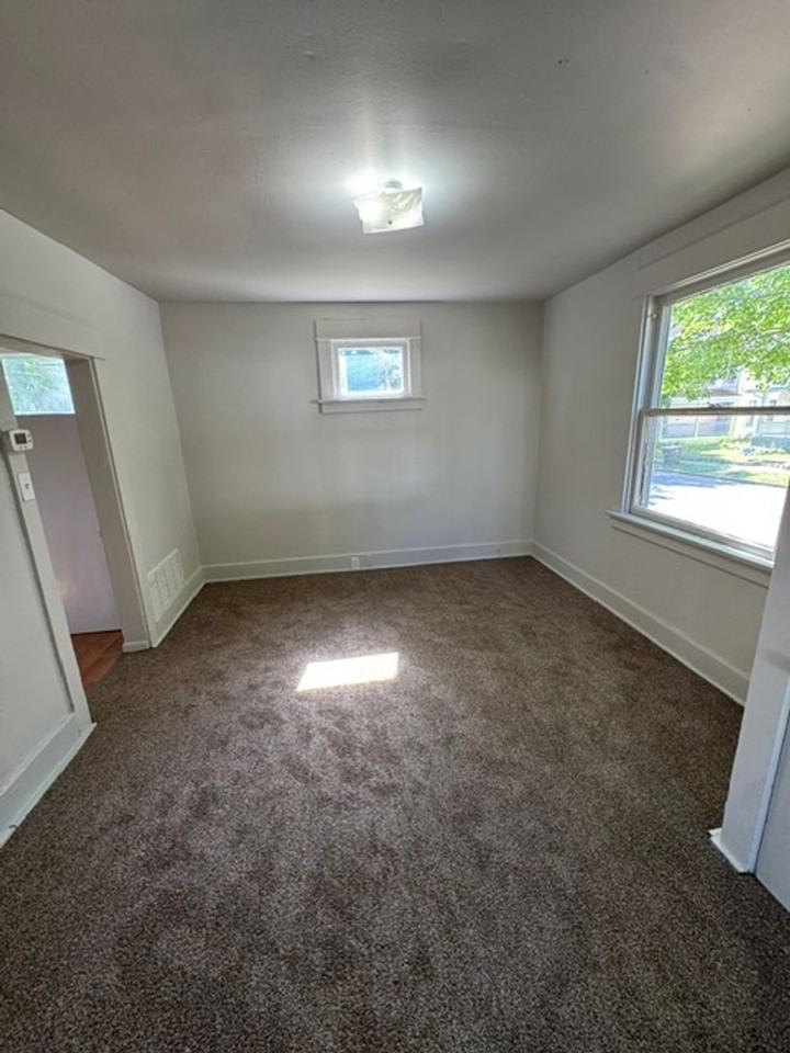 1360 Huestis Ave - Photo 3 of 8