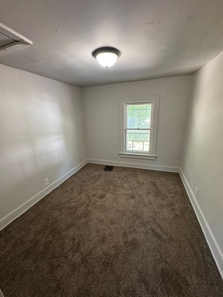 1360 Huestis Ave - Photo 6 of 8