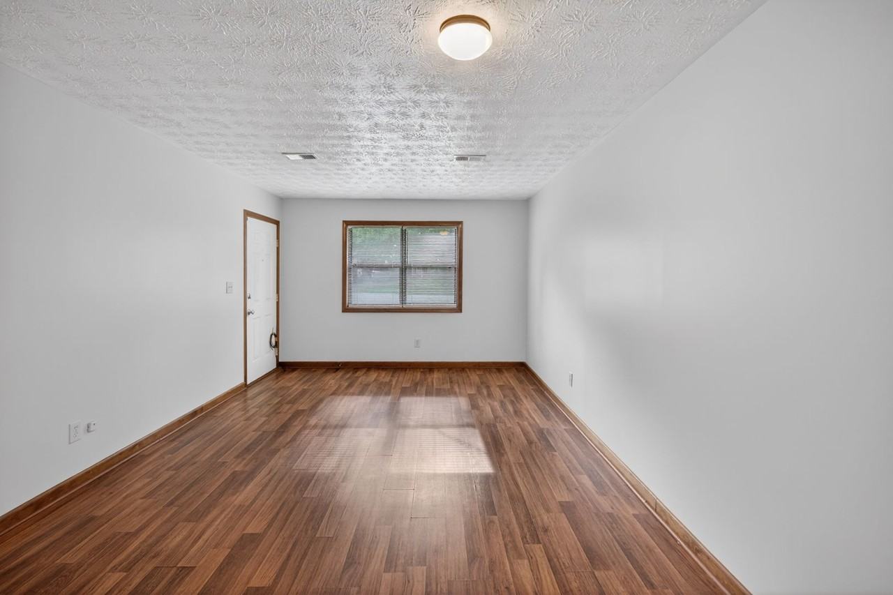 8753 Bowden St - Photo 3 of 11