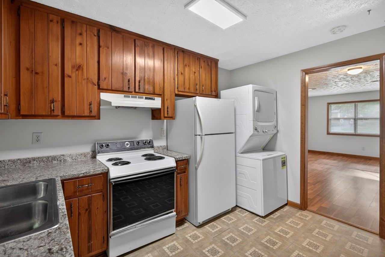 8753 Bowden St - Photo 5 of 11