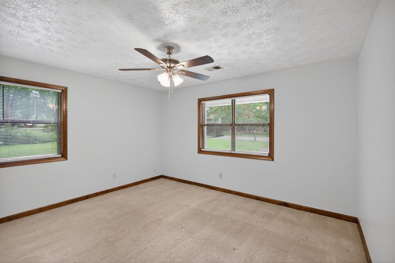 8753 Bowden St - Photo 6 of 11