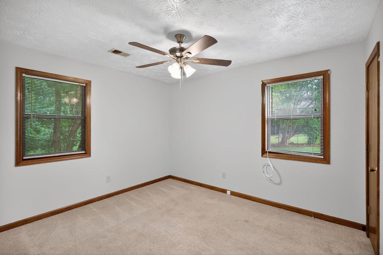 8753 Bowden St - Photo 7 of 11
