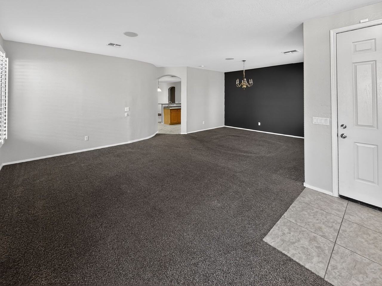 2421 W Ellis St - Photo 3 of 50