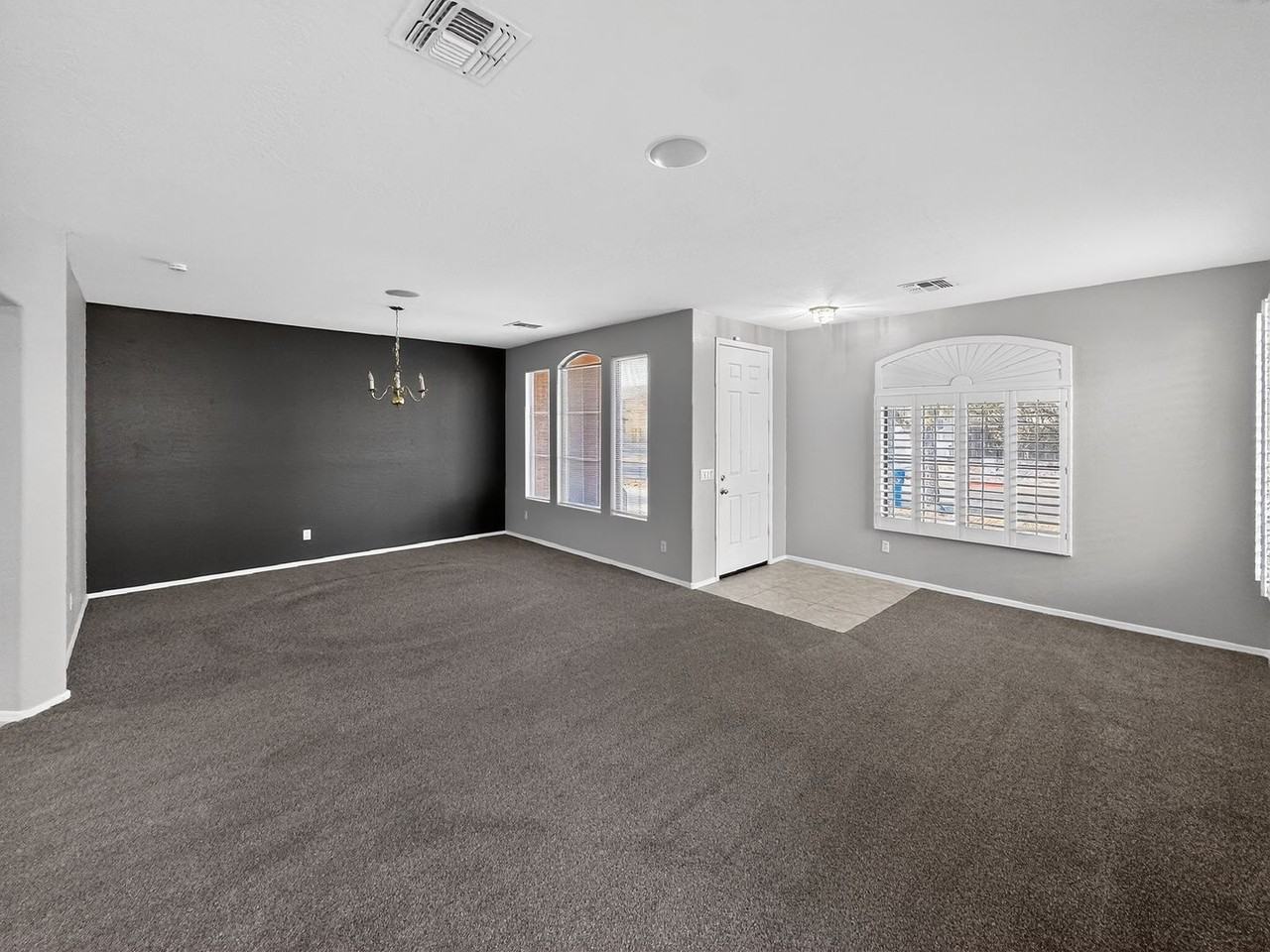 2421 W Ellis St - Photo 5 of 50