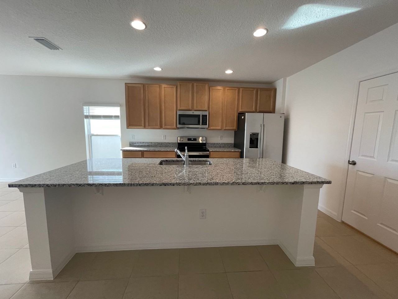 5566 Sabal Dr - Photo 5 of 20