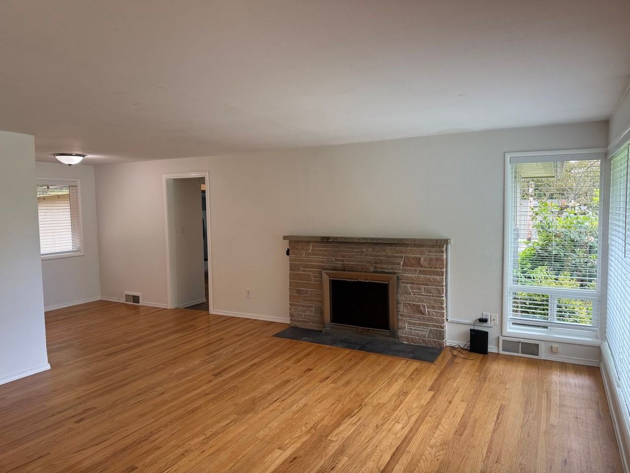 11204 106th Ave Ne - Photo 2 of 18