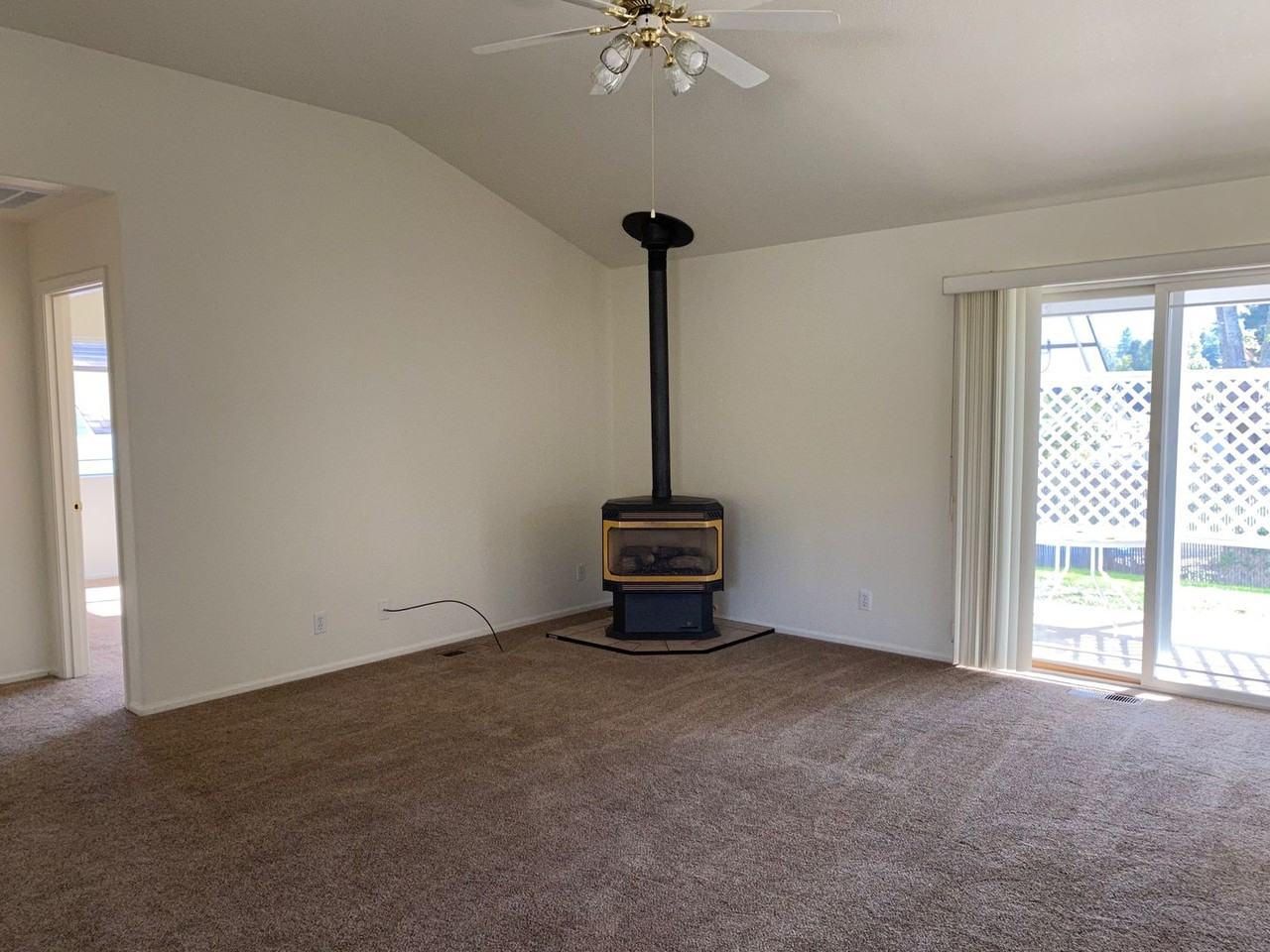 1999 Nw Calkins Ave - Photo 4 of 14