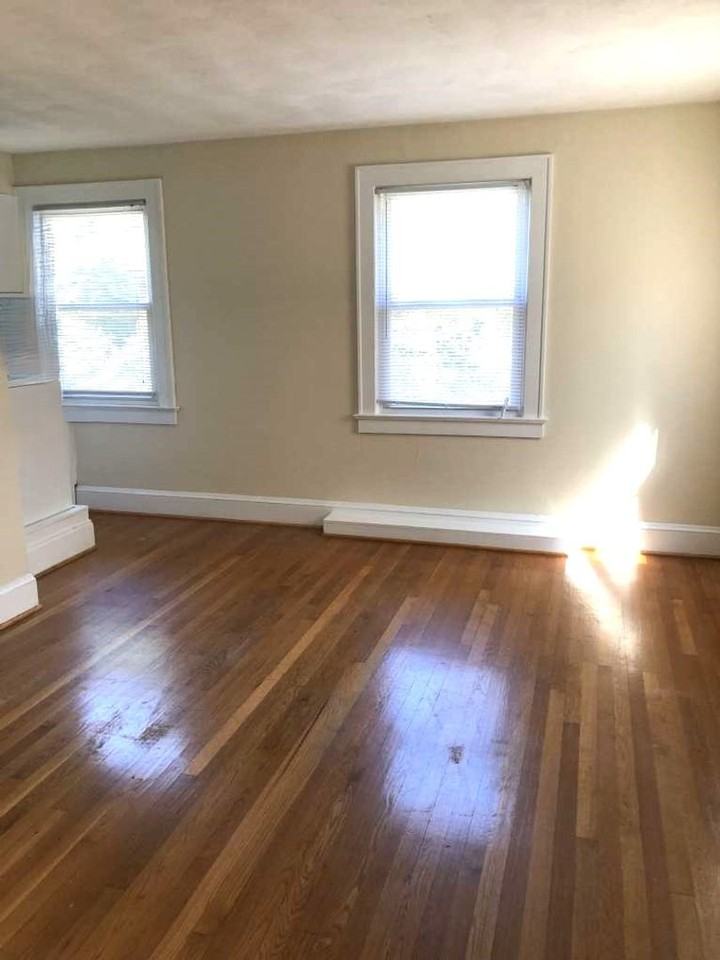 1601 Longwood Dr - Photo 3 of 12