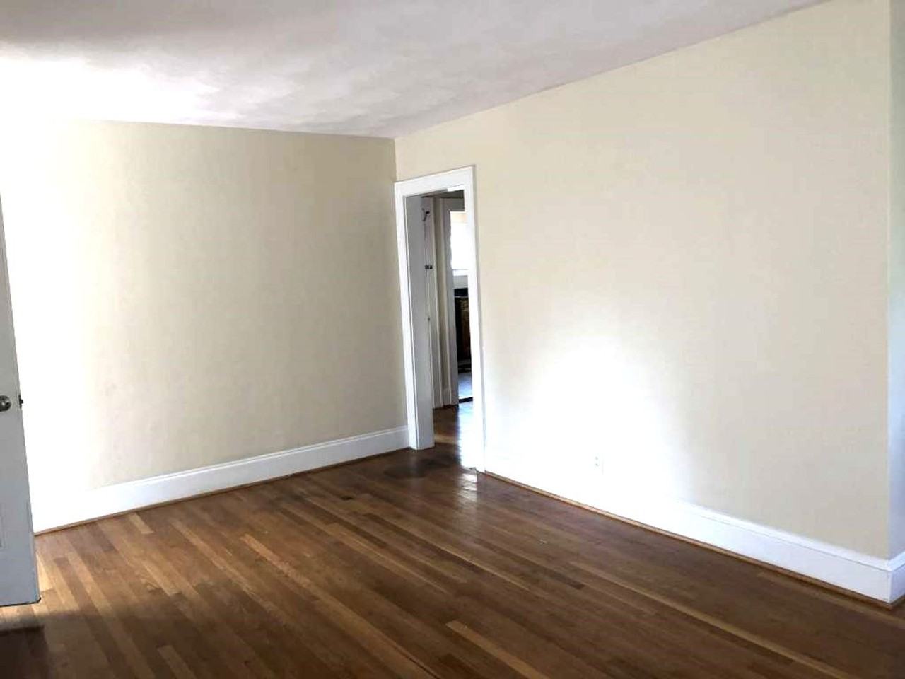 1601 Longwood Dr - Photo 4 of 12