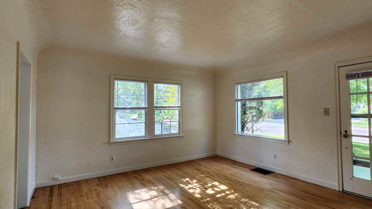 540 Beverly Ave - Photo 5 of 33