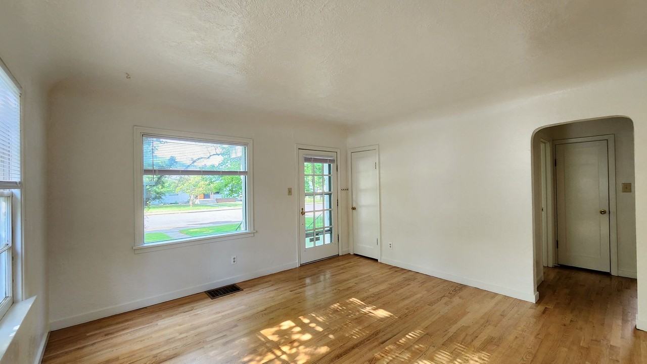 540 Beverly Ave - Photo 6 of 33