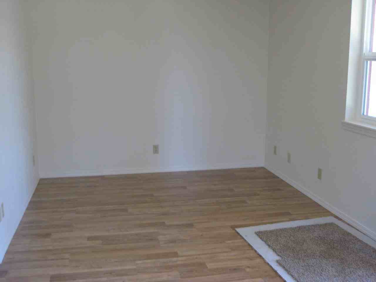 804 Defoe St #B - Photo 5 of 16