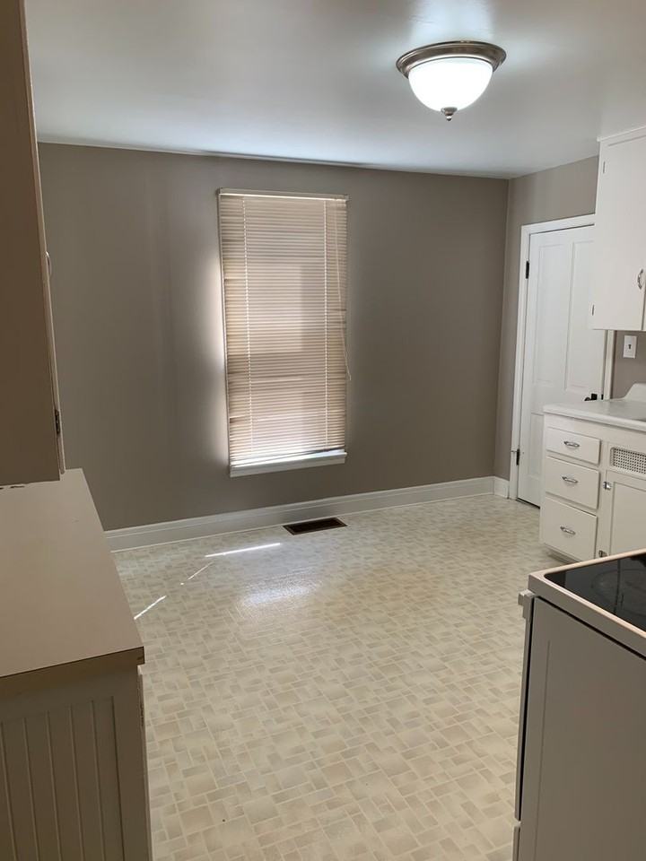 330 E Plum St - Photo 3 of 11
