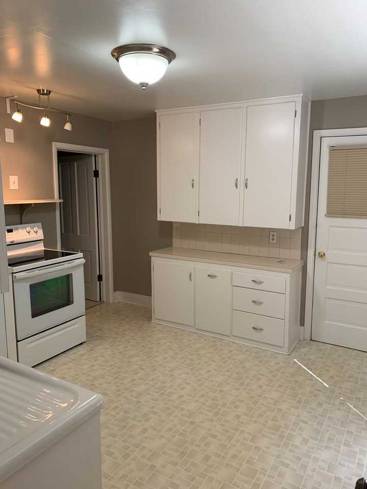 330 E Plum St - Photo 5 of 11